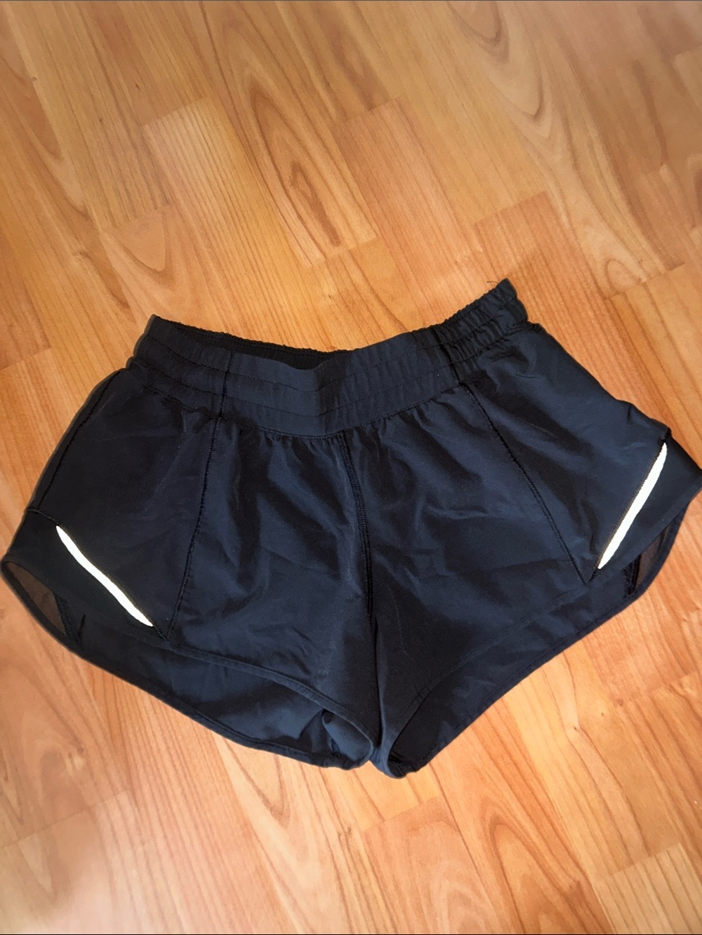 LULULEMON SZ 6 mini shorts